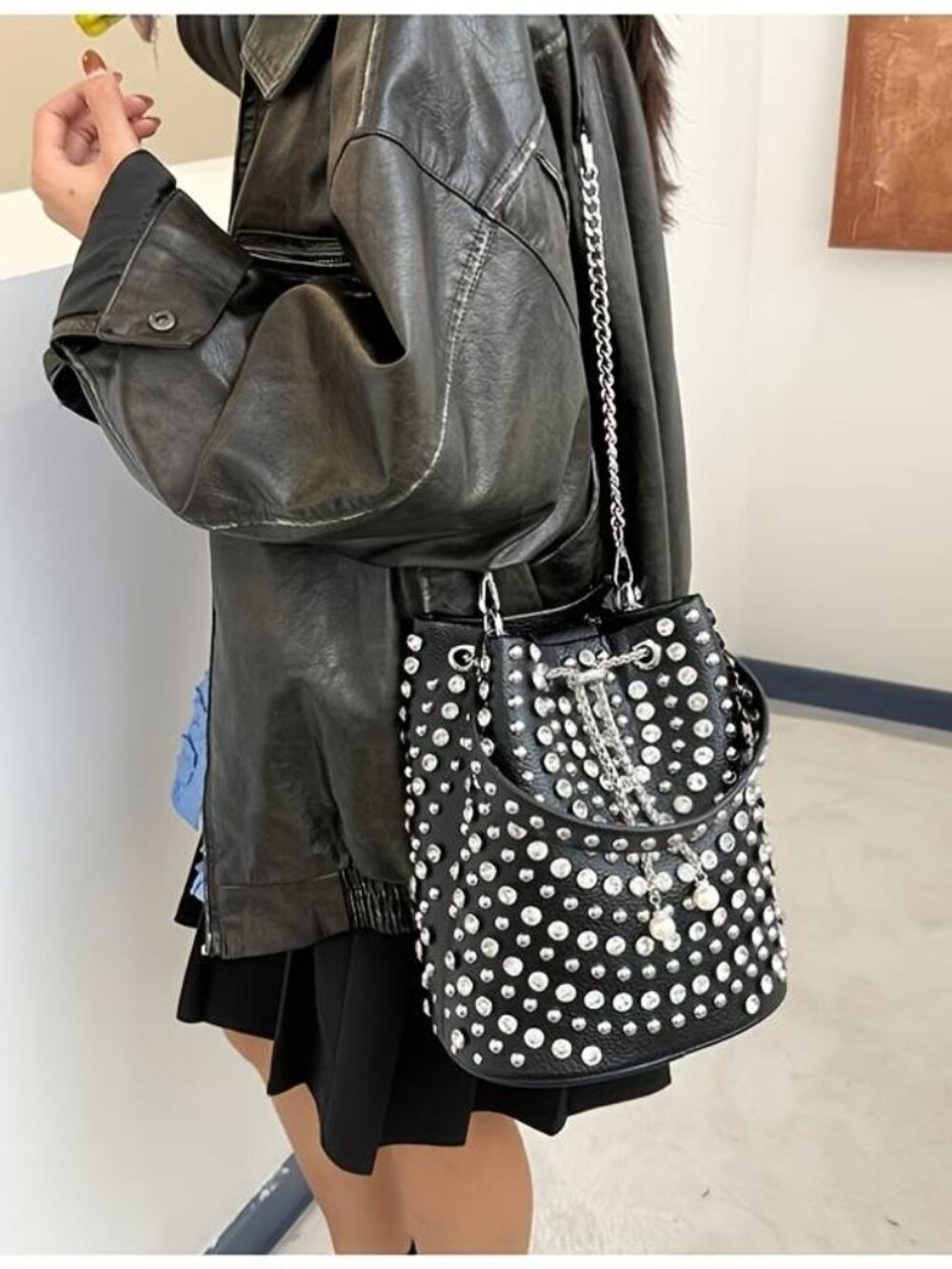 Diamond Bucket Bag Black Drawstring Crossbody Bag with Pearl Ornaments Chain - Picture 3 of 5